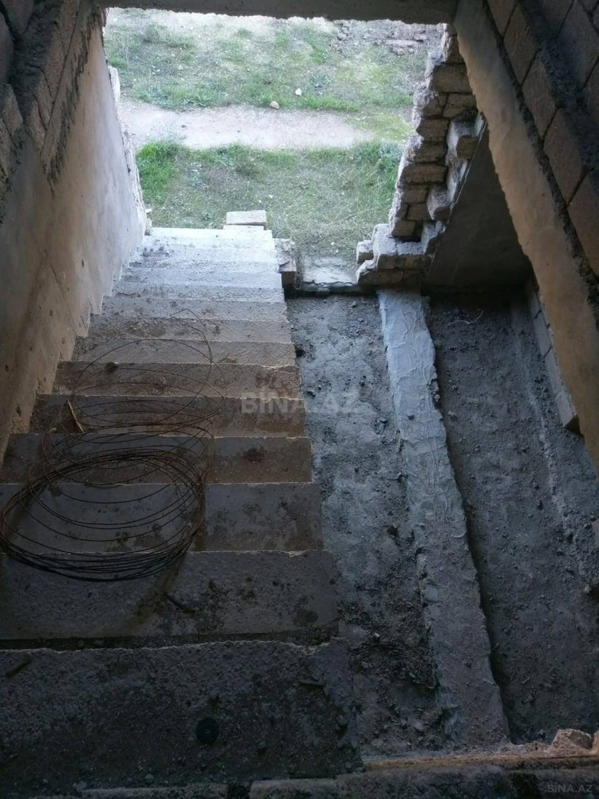 Satılır 8 otaqlı həyət evi 350 m²