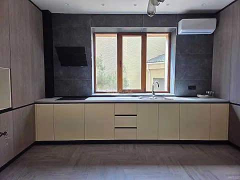 Kirayə verilir 3 otaqlı mənzil 160 m²