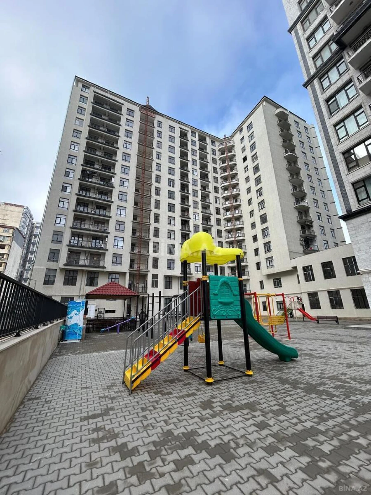 Satılır 3 otaqlı mənzil 96 m²