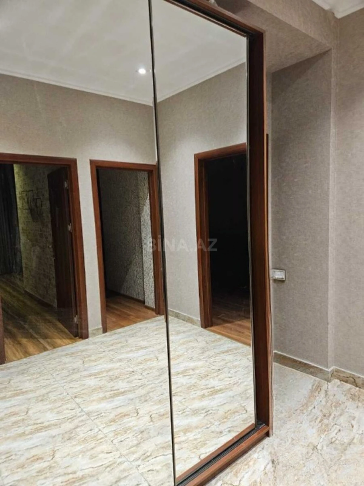 Kirayə verilir 2 otaqlı mənzil 90 m²