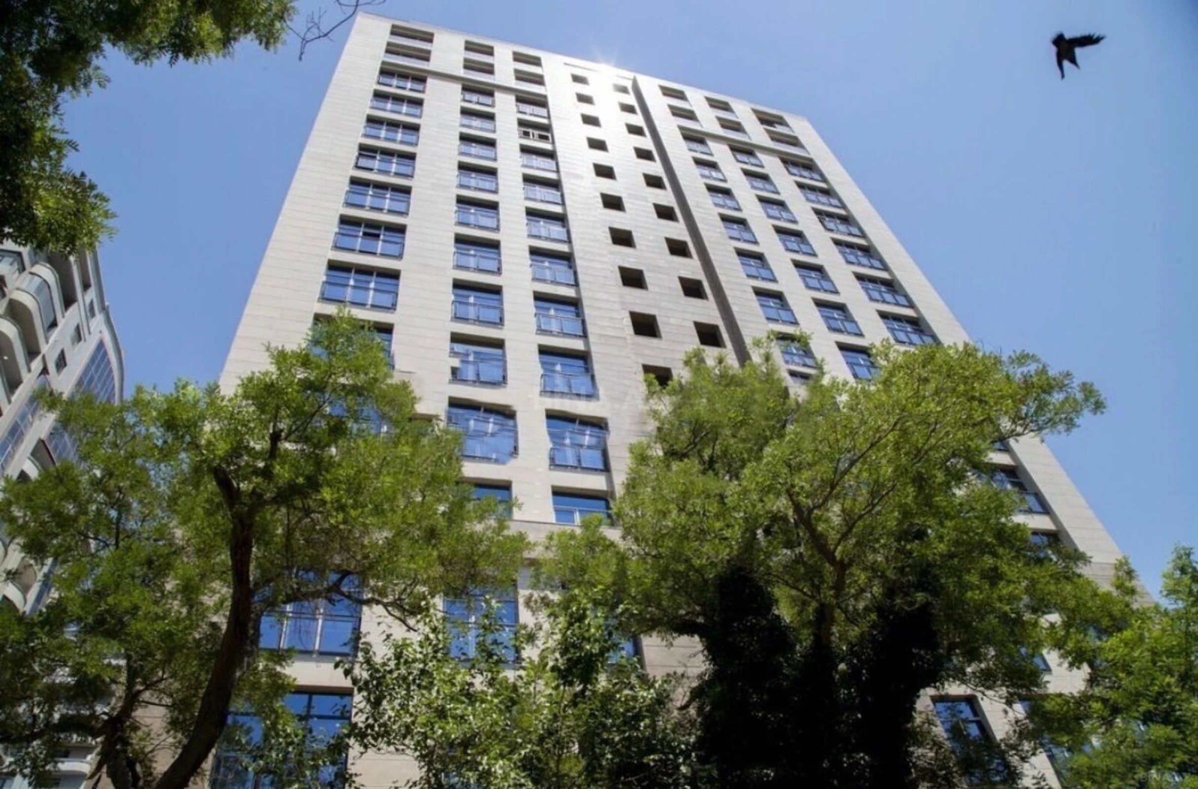 Satılır 2 otaqlı mənzil 98 m²