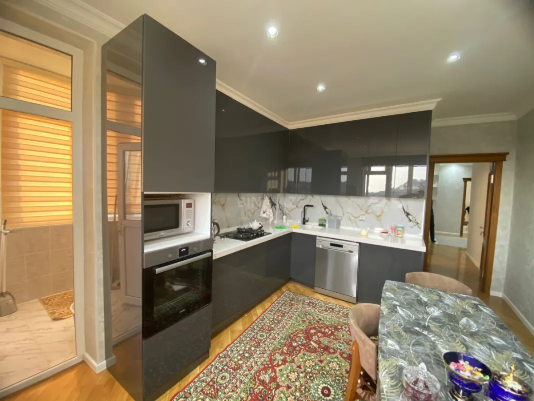 Satılır 3 otaqlı mənzil 125 m²