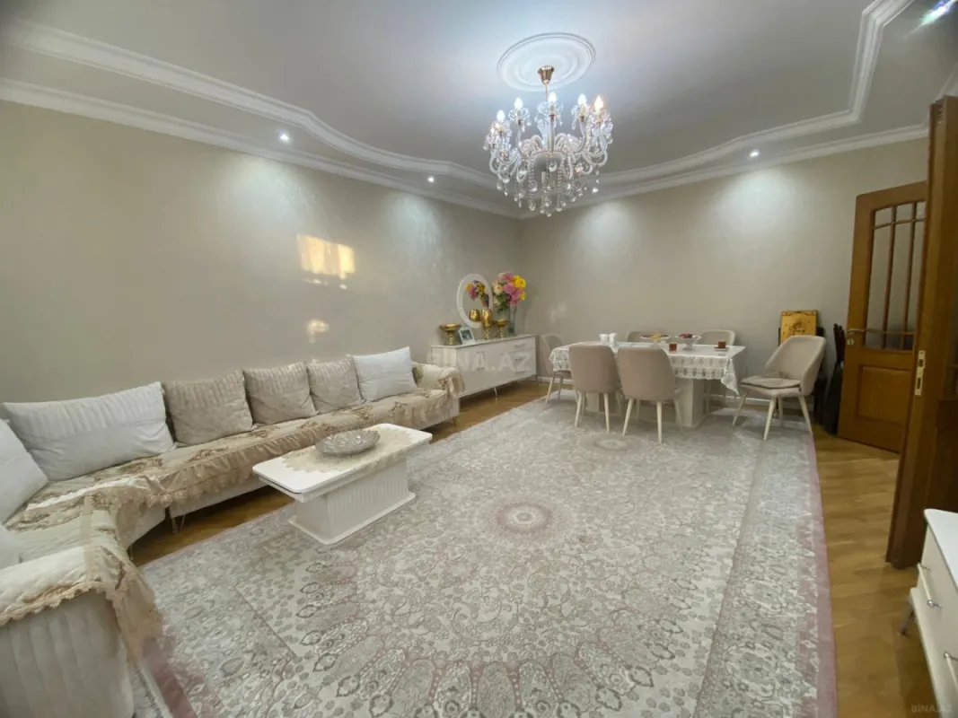 Satılır 3 otaqlı mənzil 125 m²