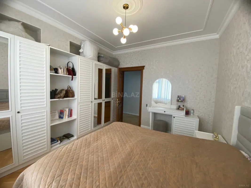 Satılır 3 otaqlı mənzil 125 m²