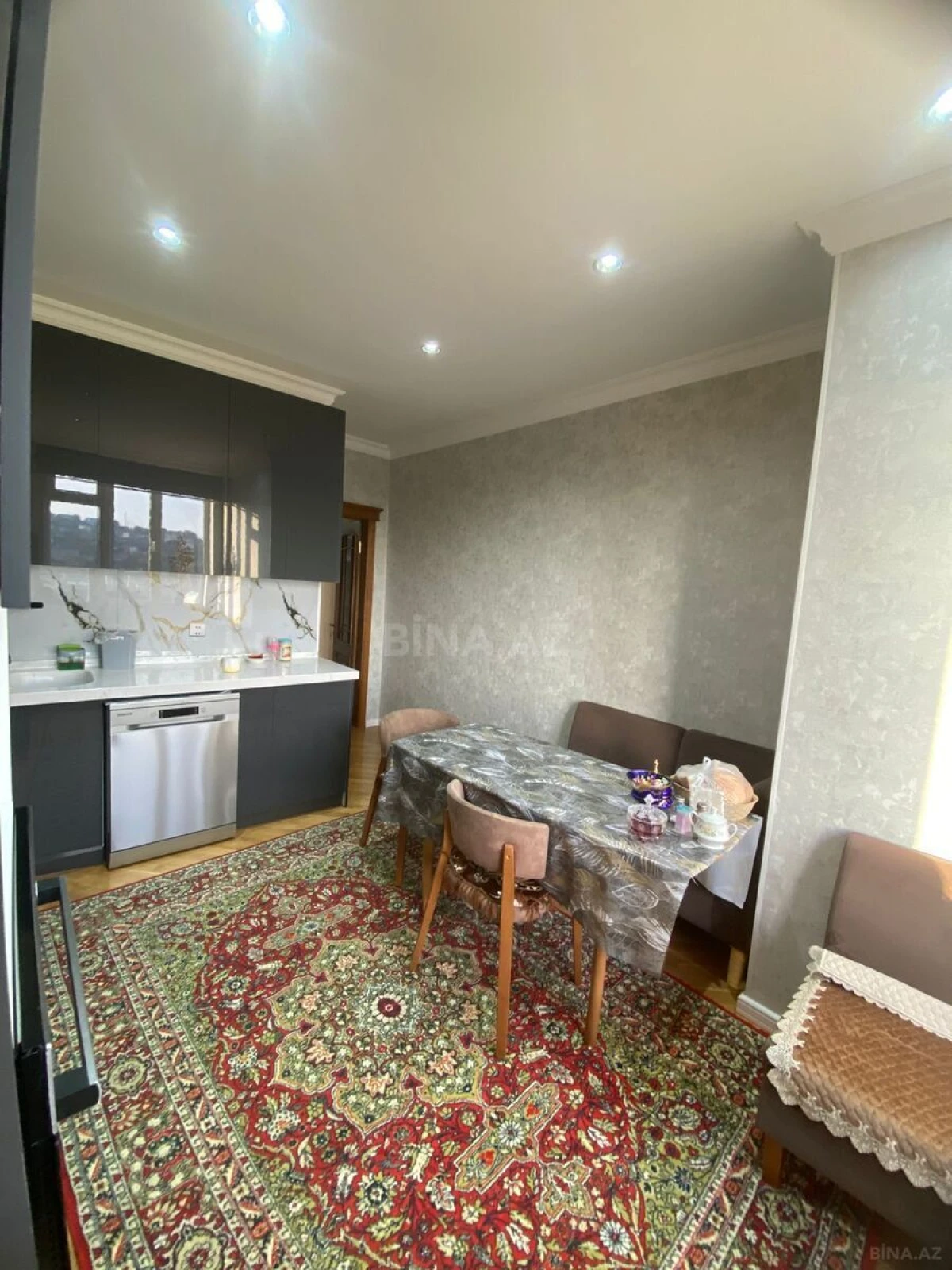 Satılır 3 otaqlı mənzil 125 m²