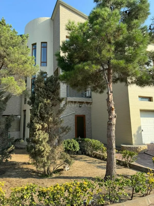 Kirayə verilir 6 otaqlı həyət evi 400 m²