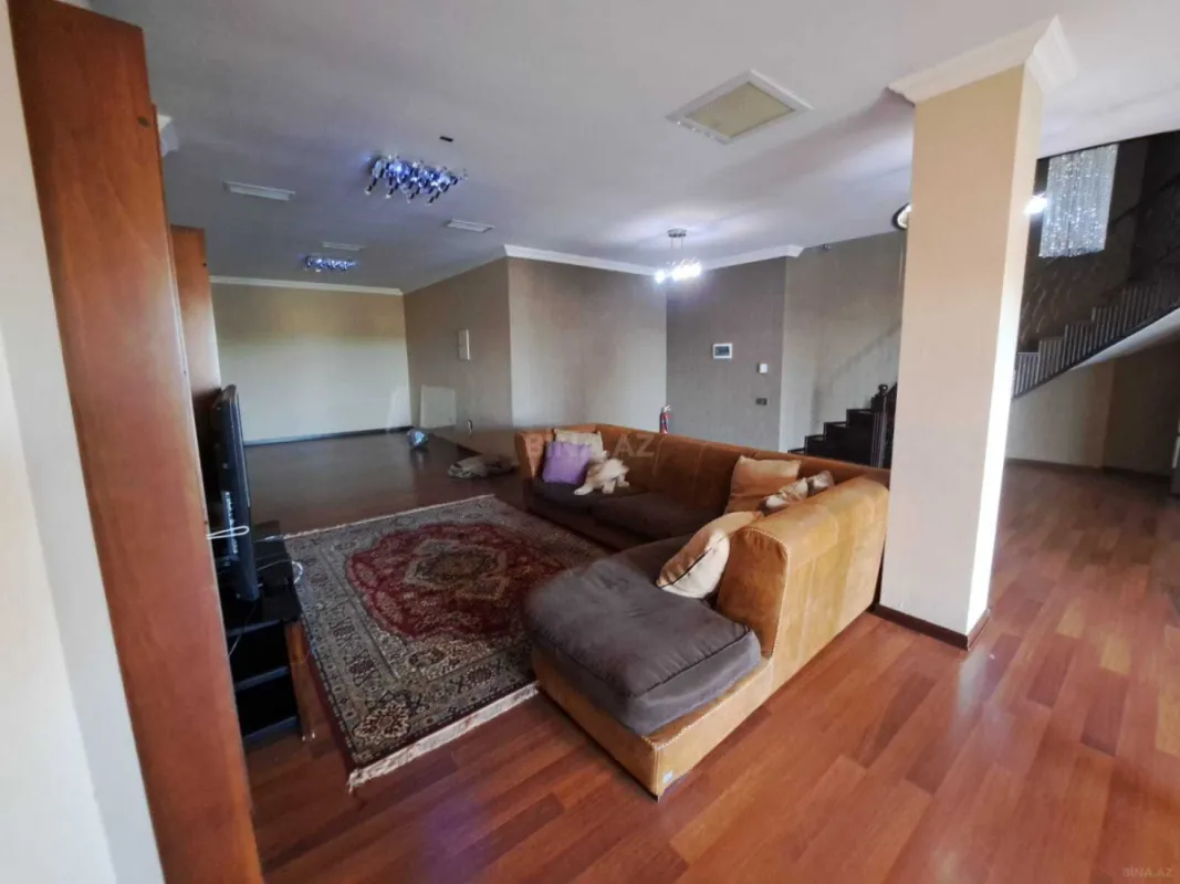 Kirayə verilir 6 otaqlı həyət evi 400 m²