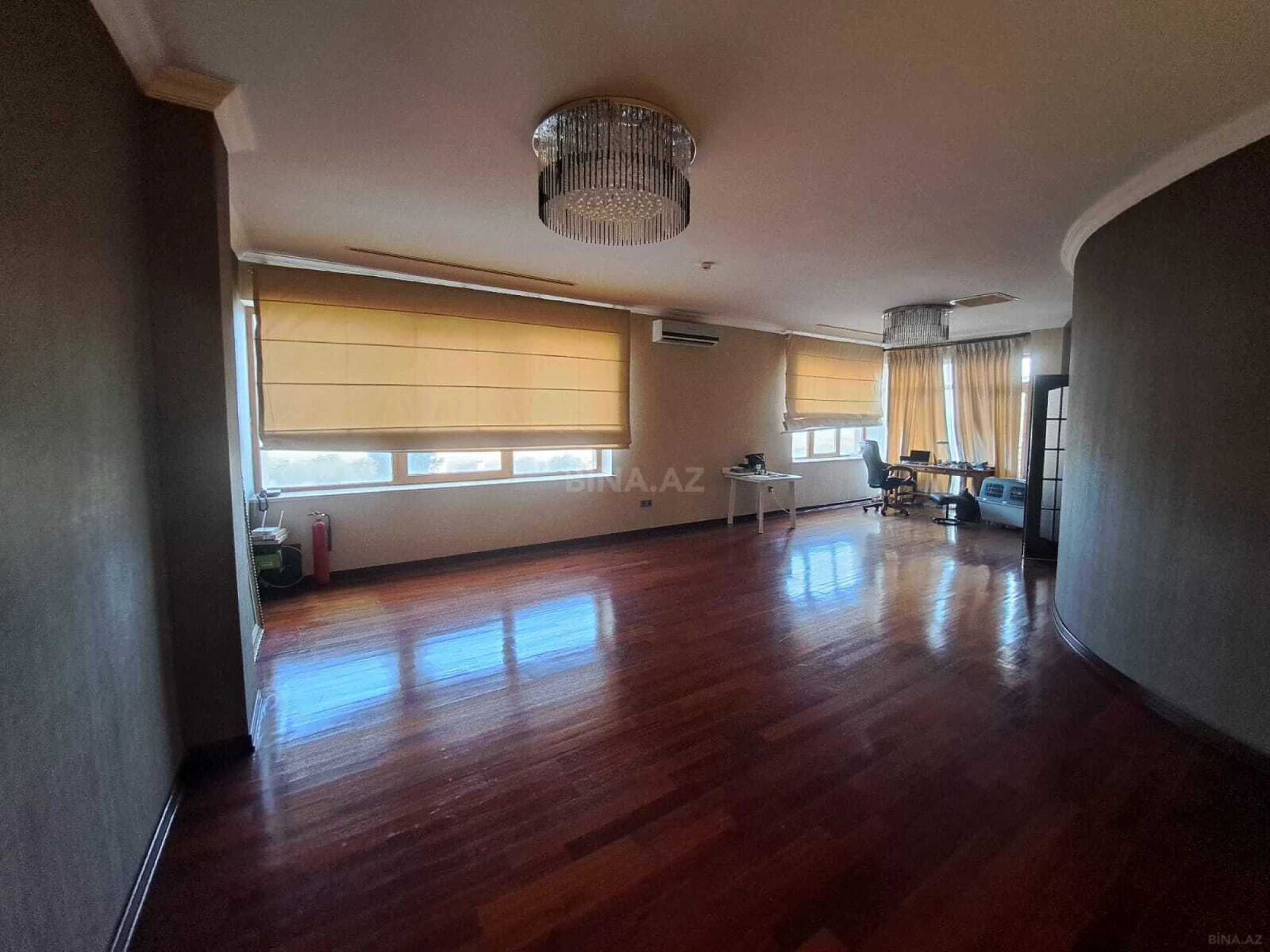 Kirayə verilir 6 otaqlı həyət evi 400 m²