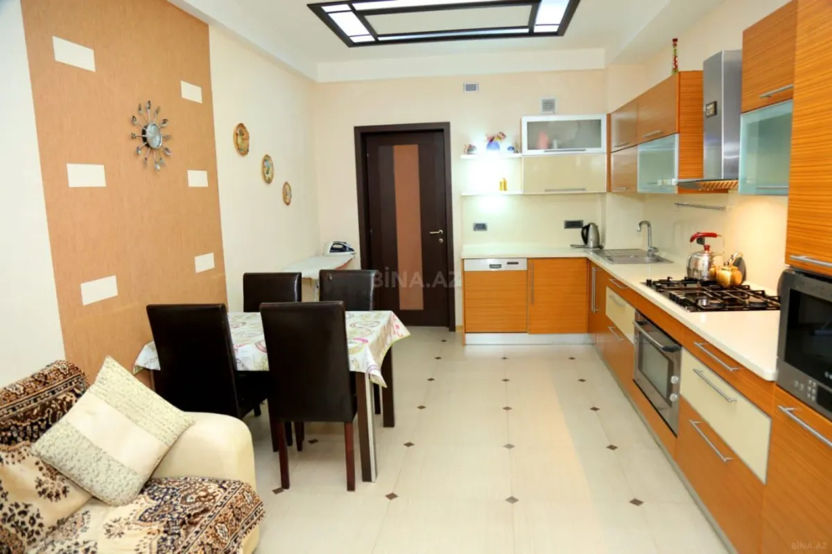Kirayə verilir 4 otaqlı mənzil 235 m²