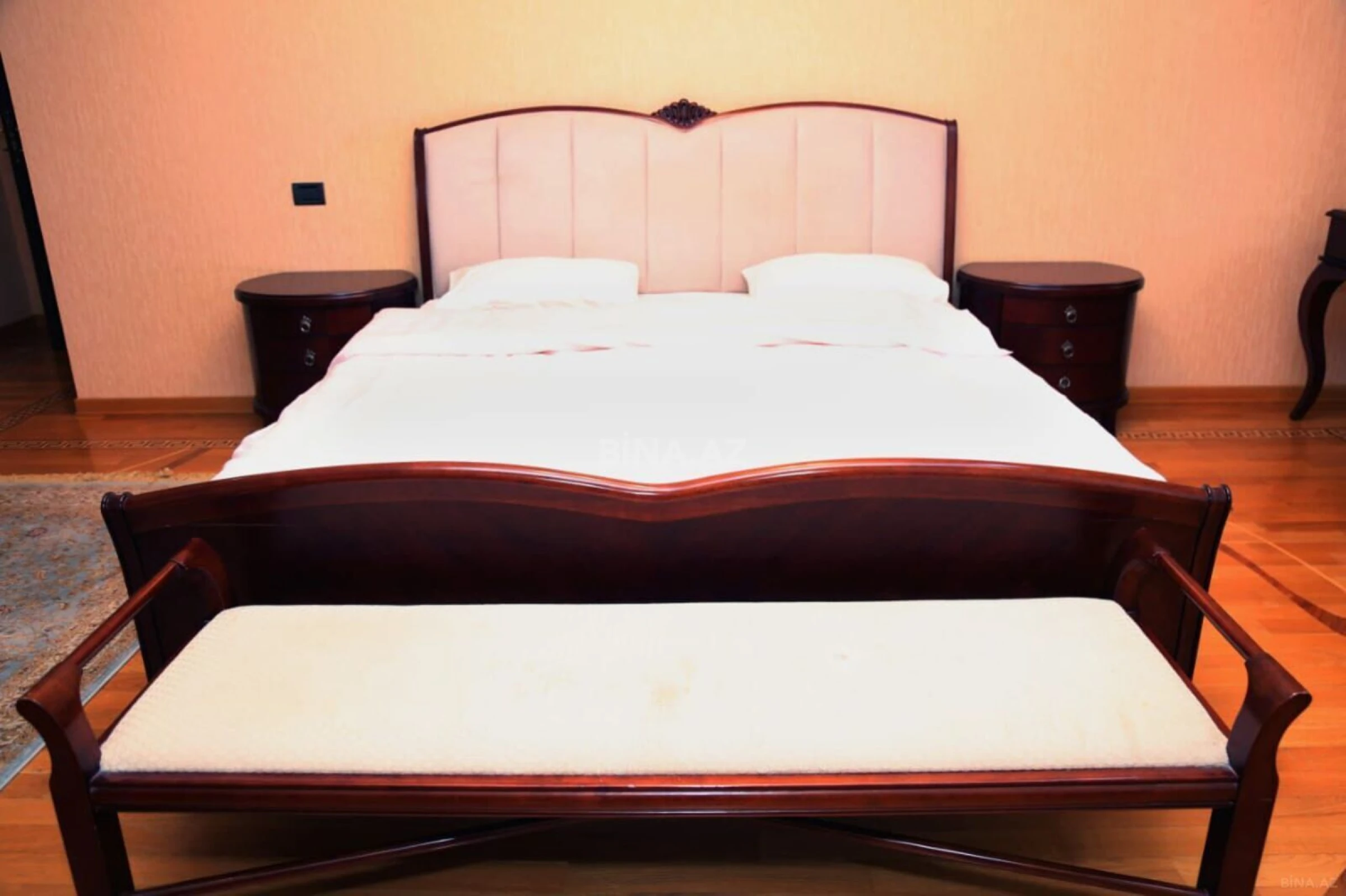 Kirayə verilir 4 otaqlı mənzil 235 m²