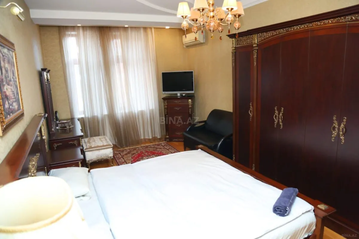 Kirayə verilir 4 otaqlı mənzil 235 m²