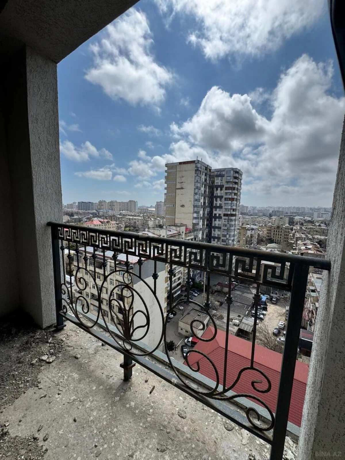 Satılır 2 otaqlı mənzil 83 m²