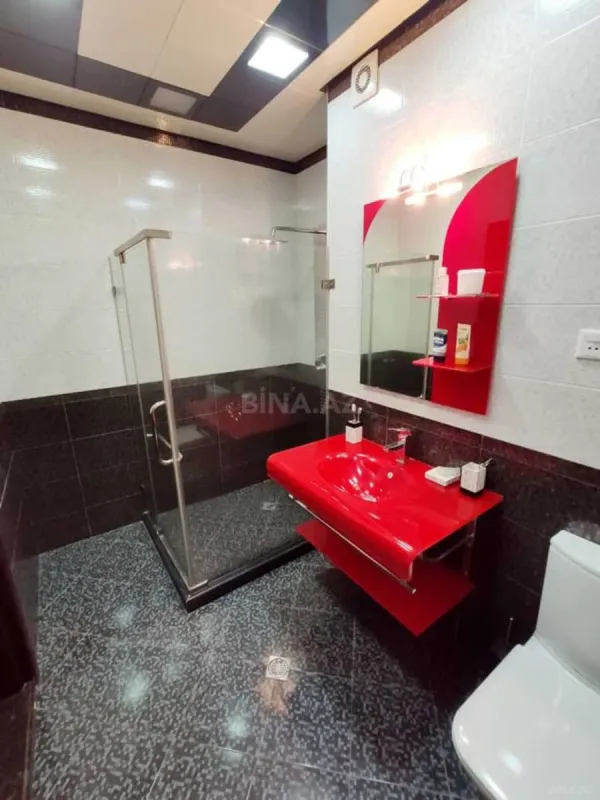 Satılır 3 otaqlı mənzil 138 m²