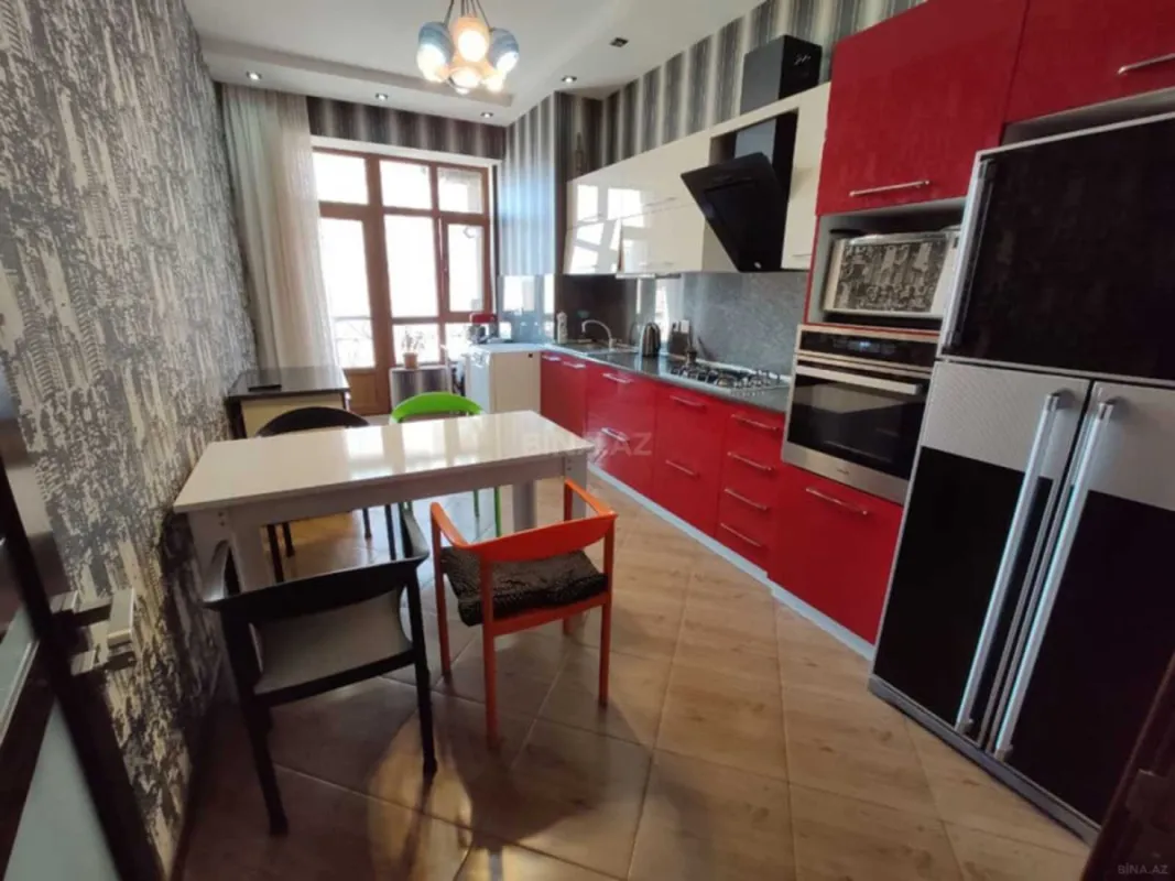 Satılır 3 otaqlı mənzil 138 m²