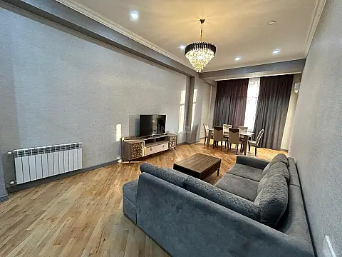 Kirayə verilir 2 otaqlı mənzil 90 m²