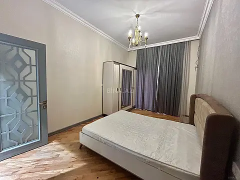 Kirayə verilir 2 otaqlı mənzil 90 m²
