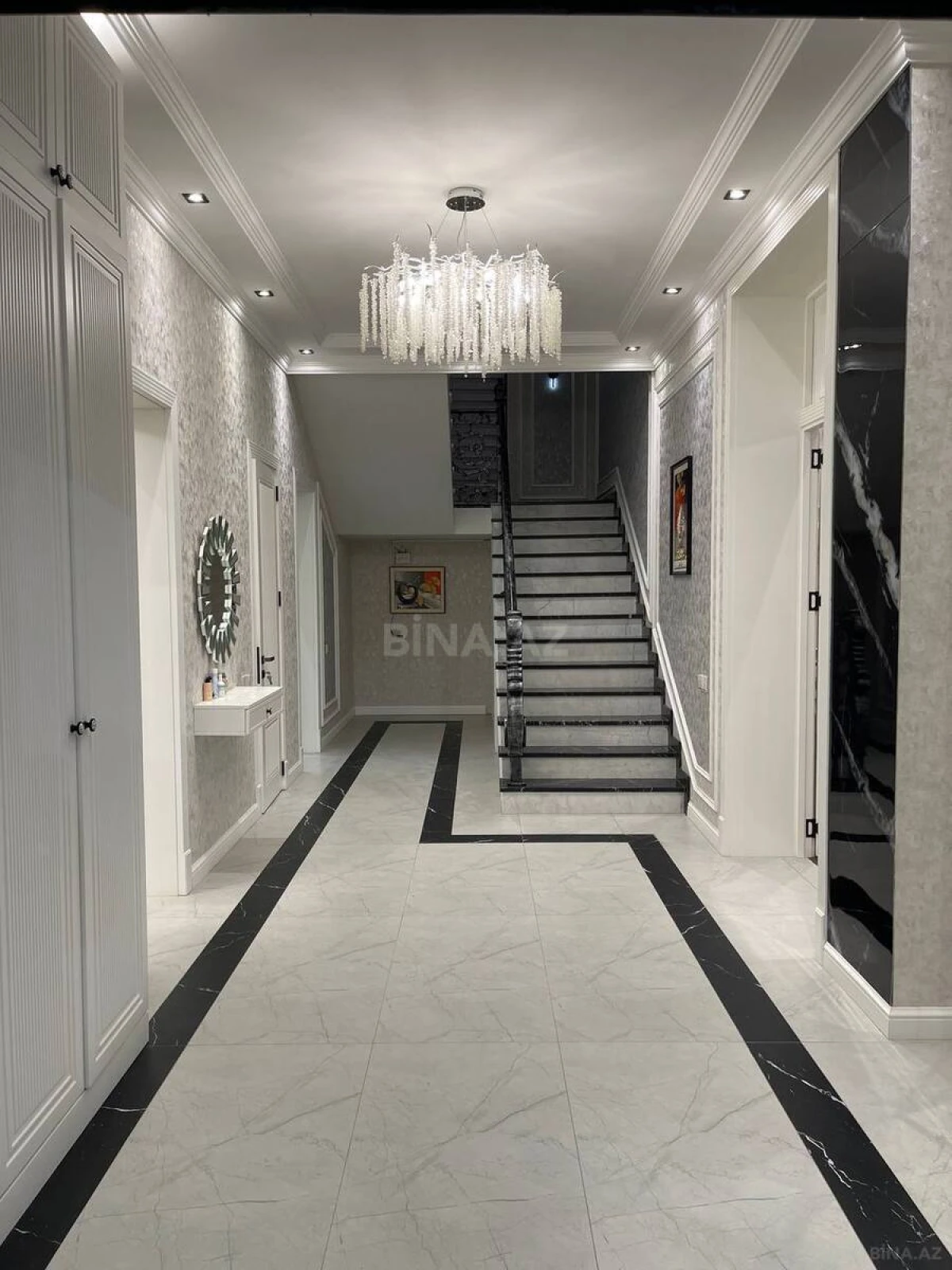 Satılır 6 otaqlı həyət evi 430 m²