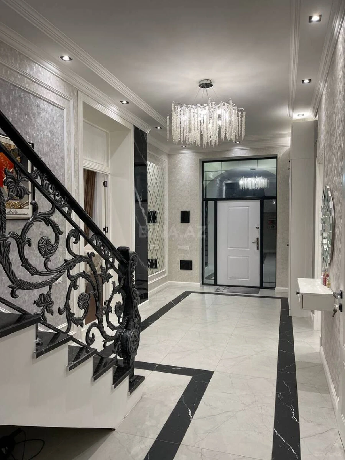 Satılır 6 otaqlı həyət evi 430 m²