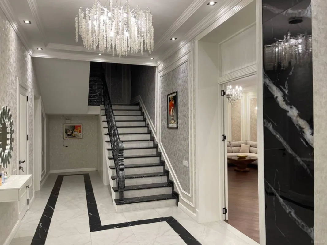 Satılır 6 otaqlı həyət evi 430 m²