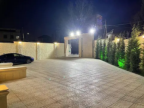 Satılır 6 otaqlı həyət evi 430 m²