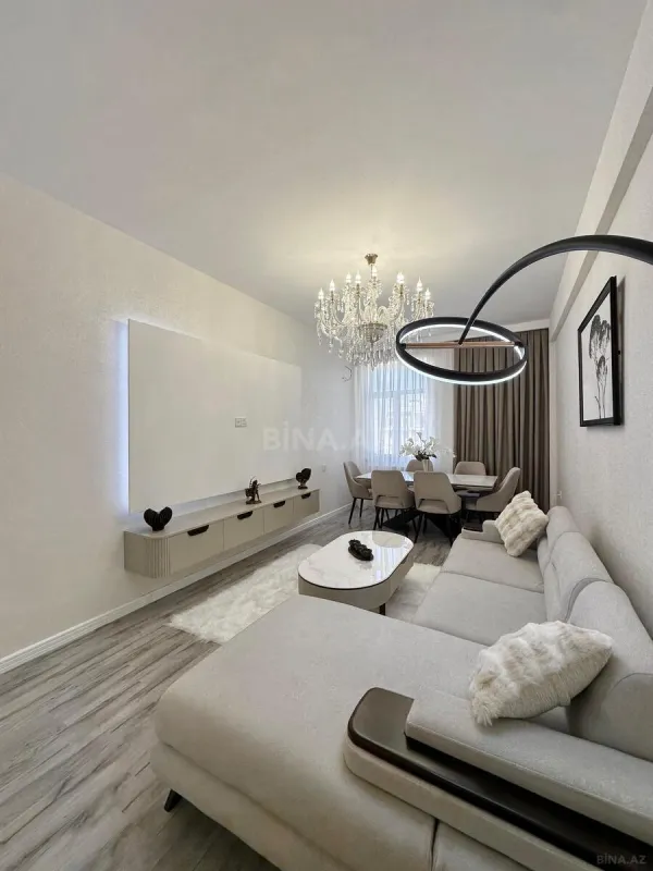 Satılır 2 otaqlı mənzil 103 m²