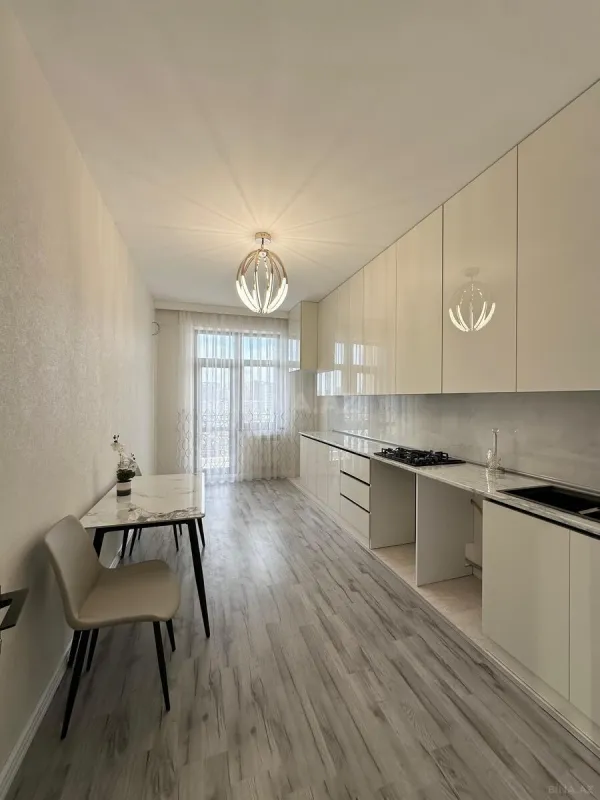 Satılır 2 otaqlı mənzil 103 m²