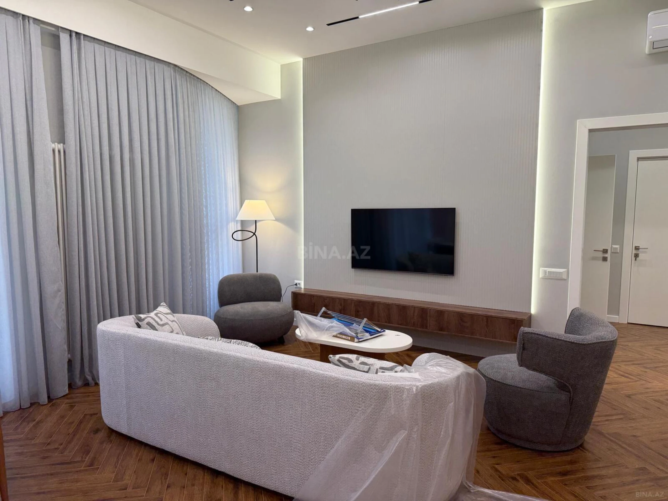 Kirayə verilir 2 otaqlı mənzil 80 m²