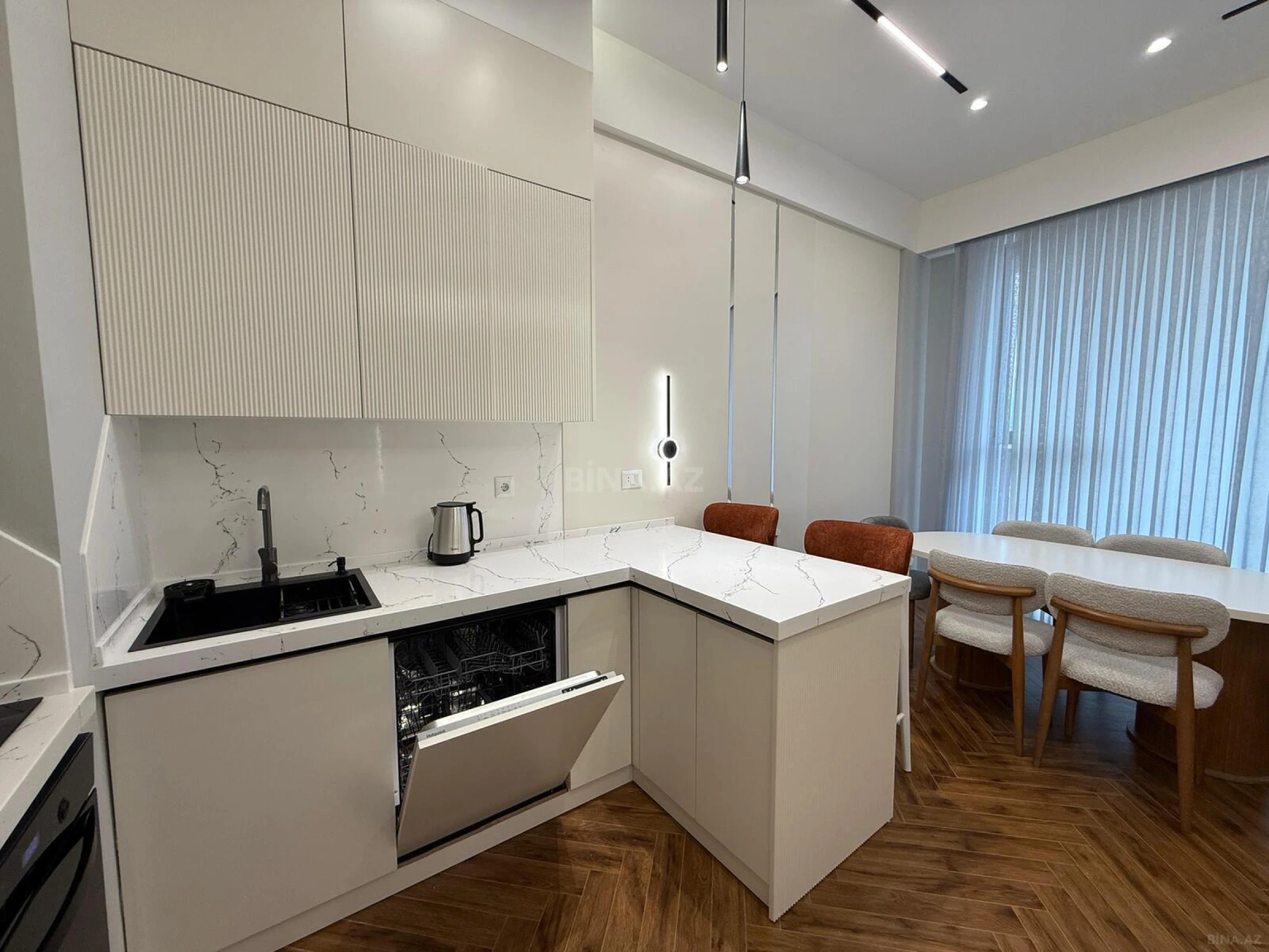 Kirayə verilir 2 otaqlı mənzil 80 m²