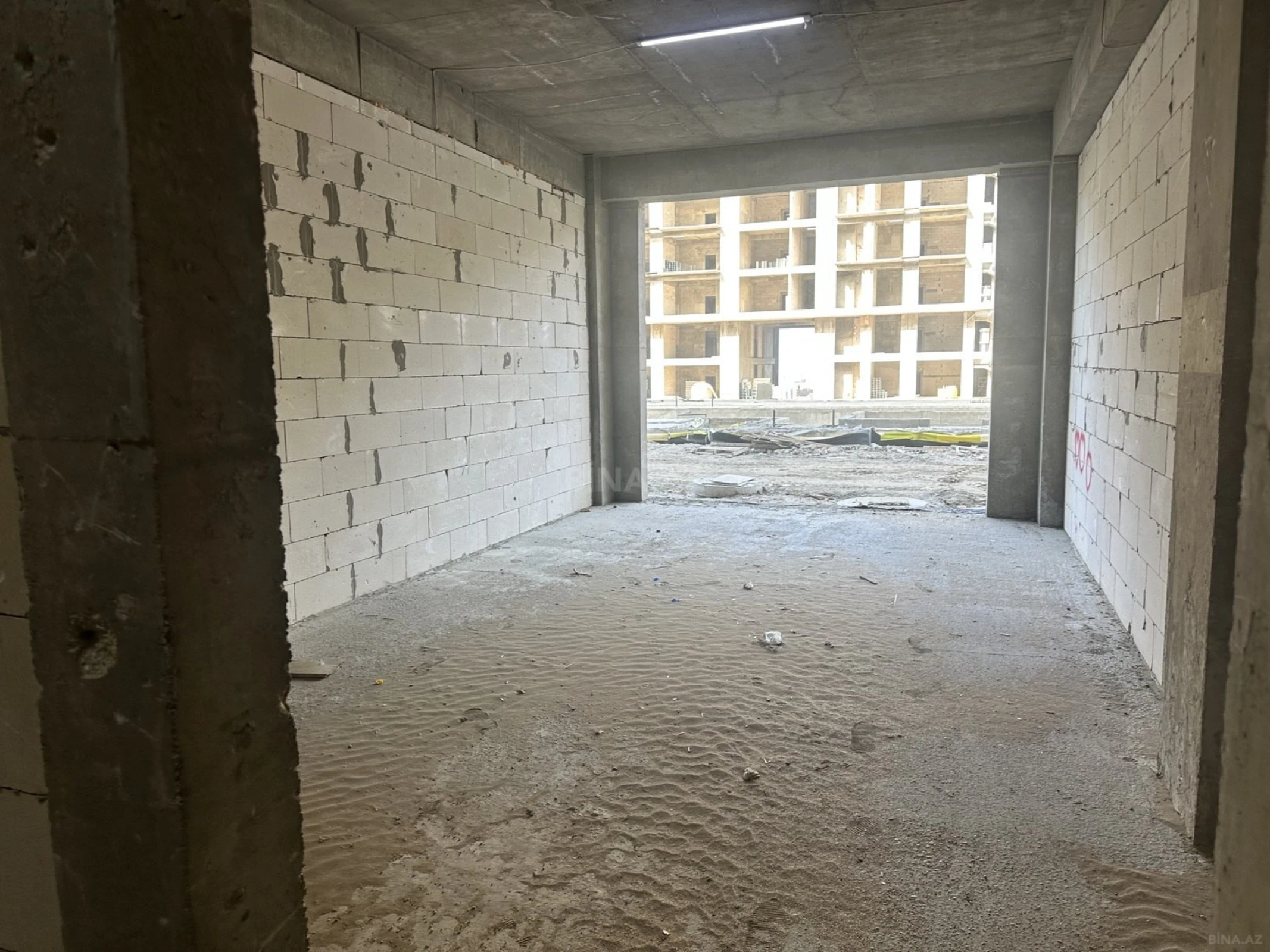 Satılır 1 otaqlı mənzil 56.9 m²