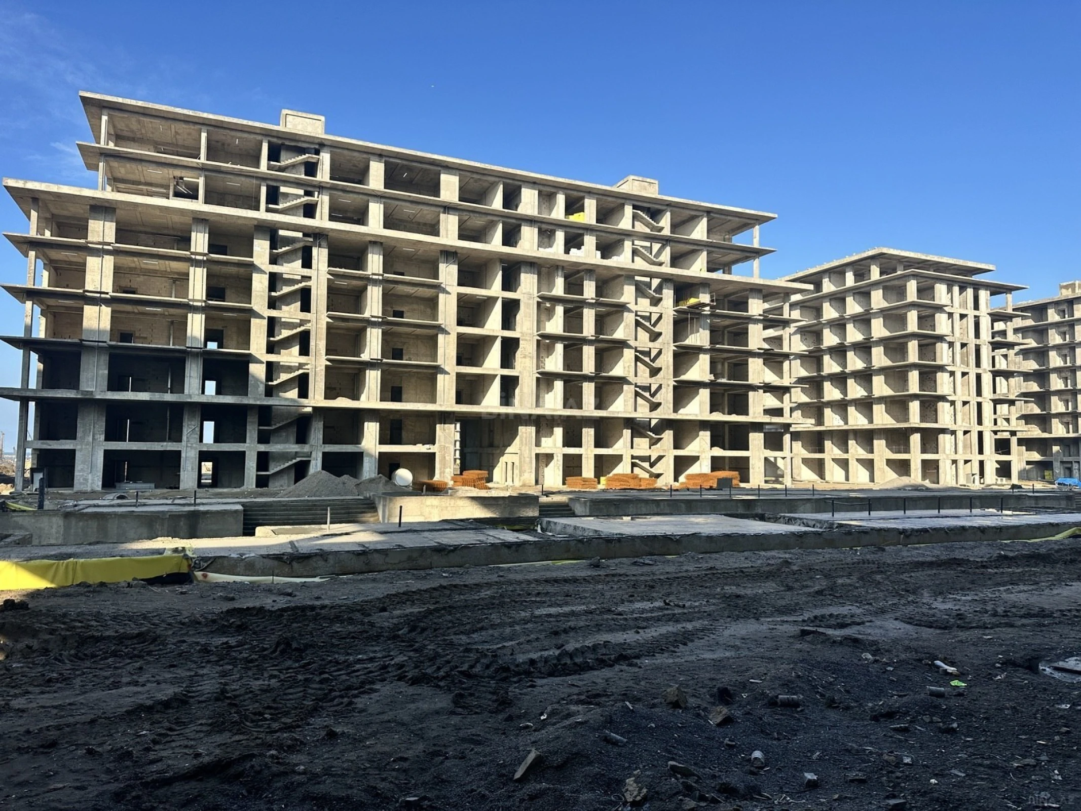 Satılır 1 otaqlı mənzil 56.9 m²