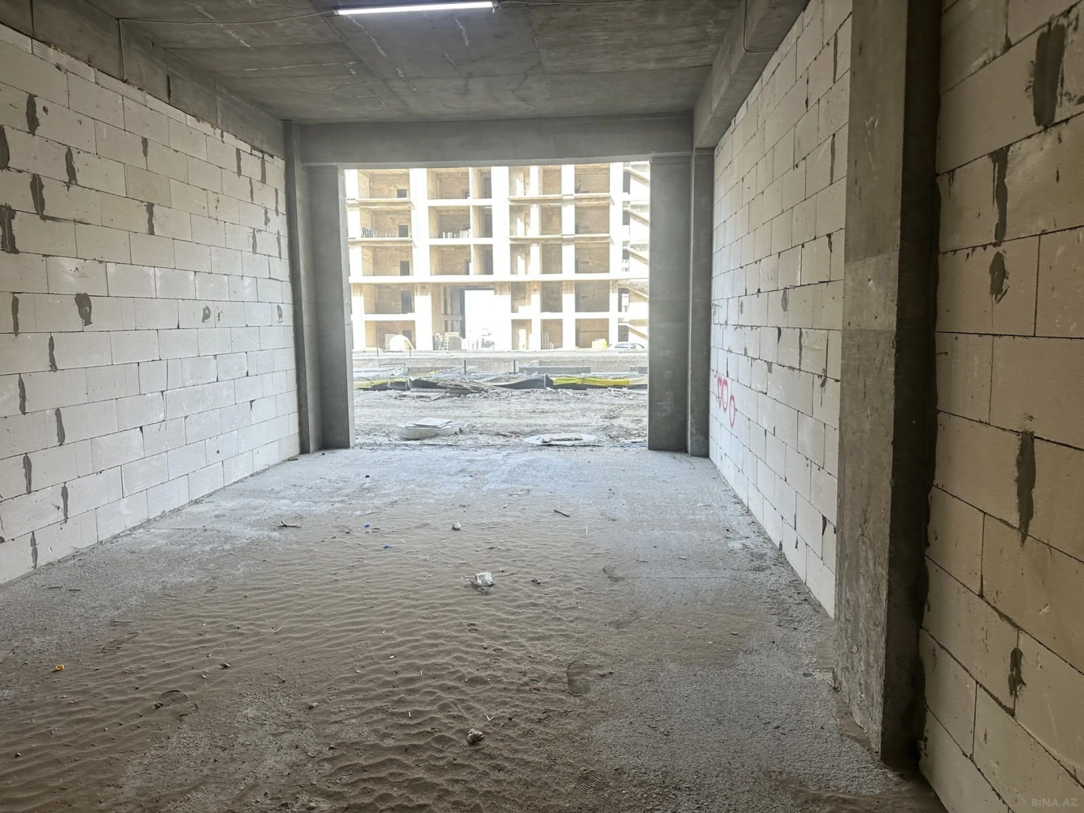 Satılır 1 otaqlı mənzil 56.9 m²