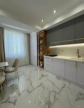Kirayə verilir 2 otaqlı mənzil 92 m²