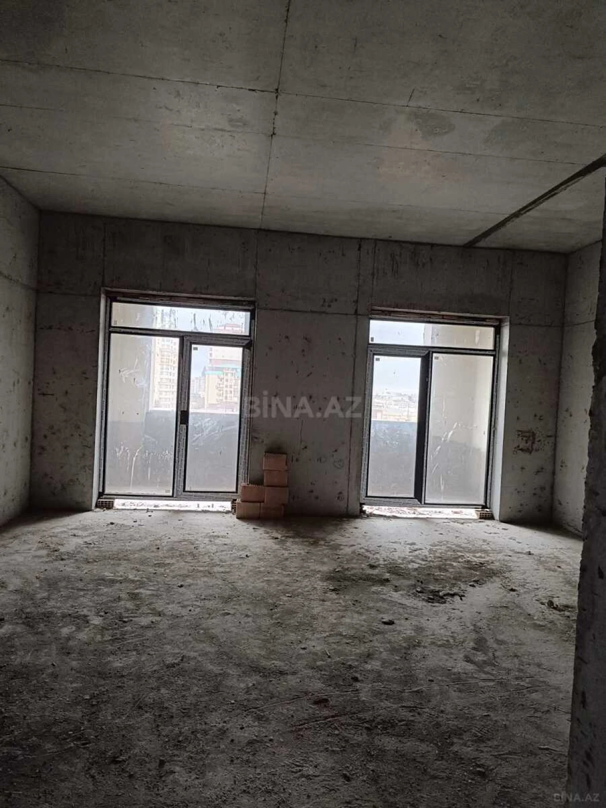Satılır 2 otaqlı mənzil 98 m²