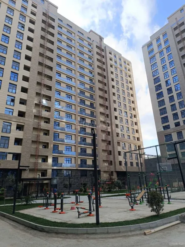 Satılır 2 otaqlı mənzil 98 m²