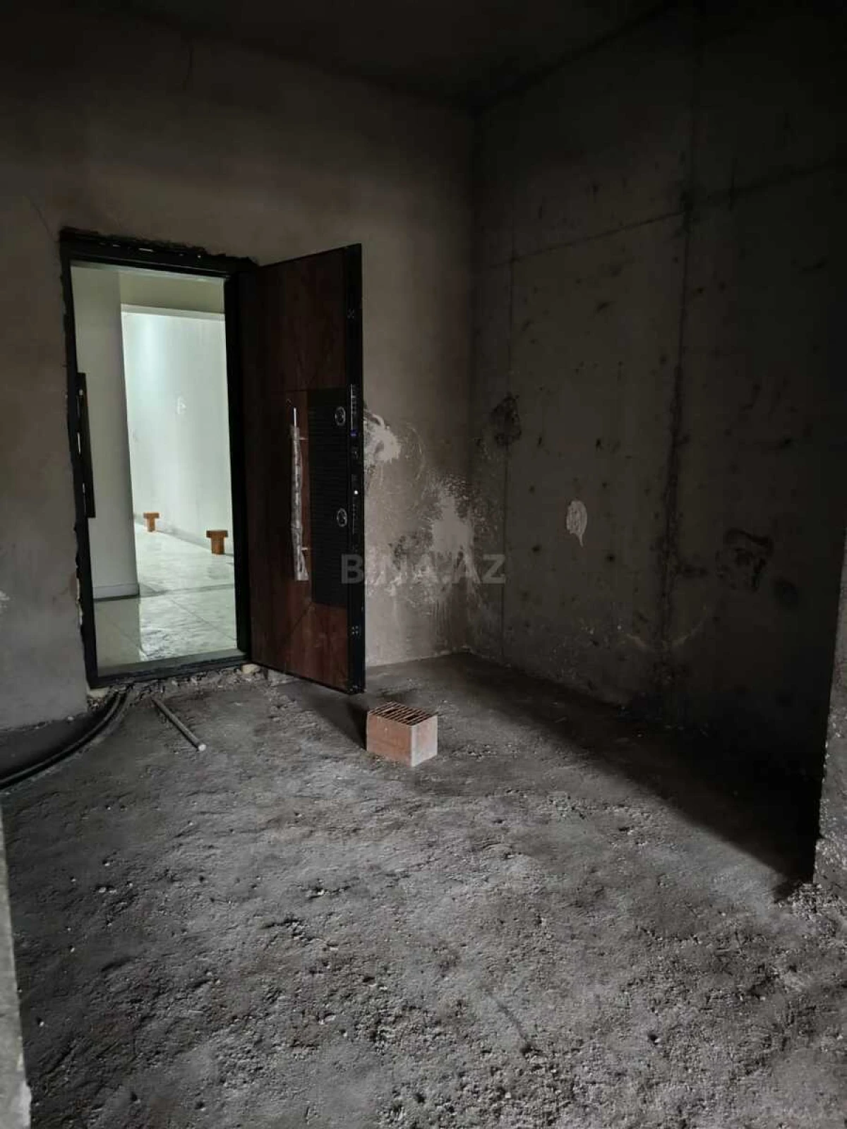 Satılır 2 otaqlı mənzil 98 m²
