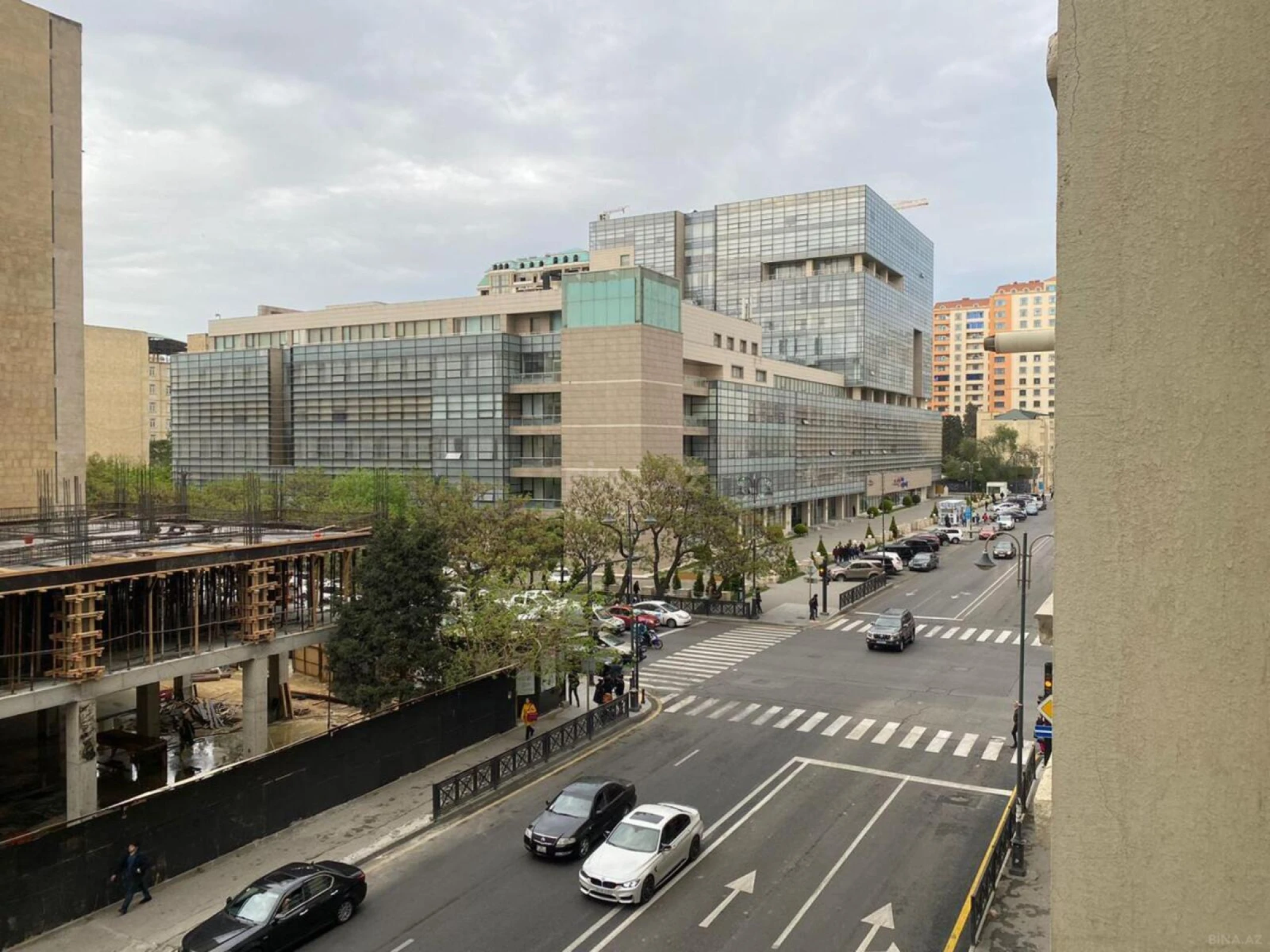 Kirayə verilir 3 otaqlı mənzil 145 m²