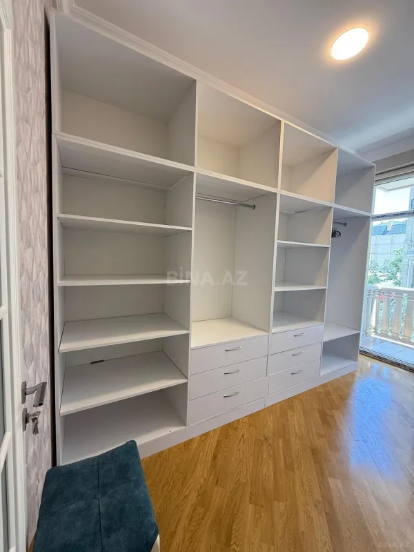 Kirayə verilir 4 otaqlı mənzil 210 m²