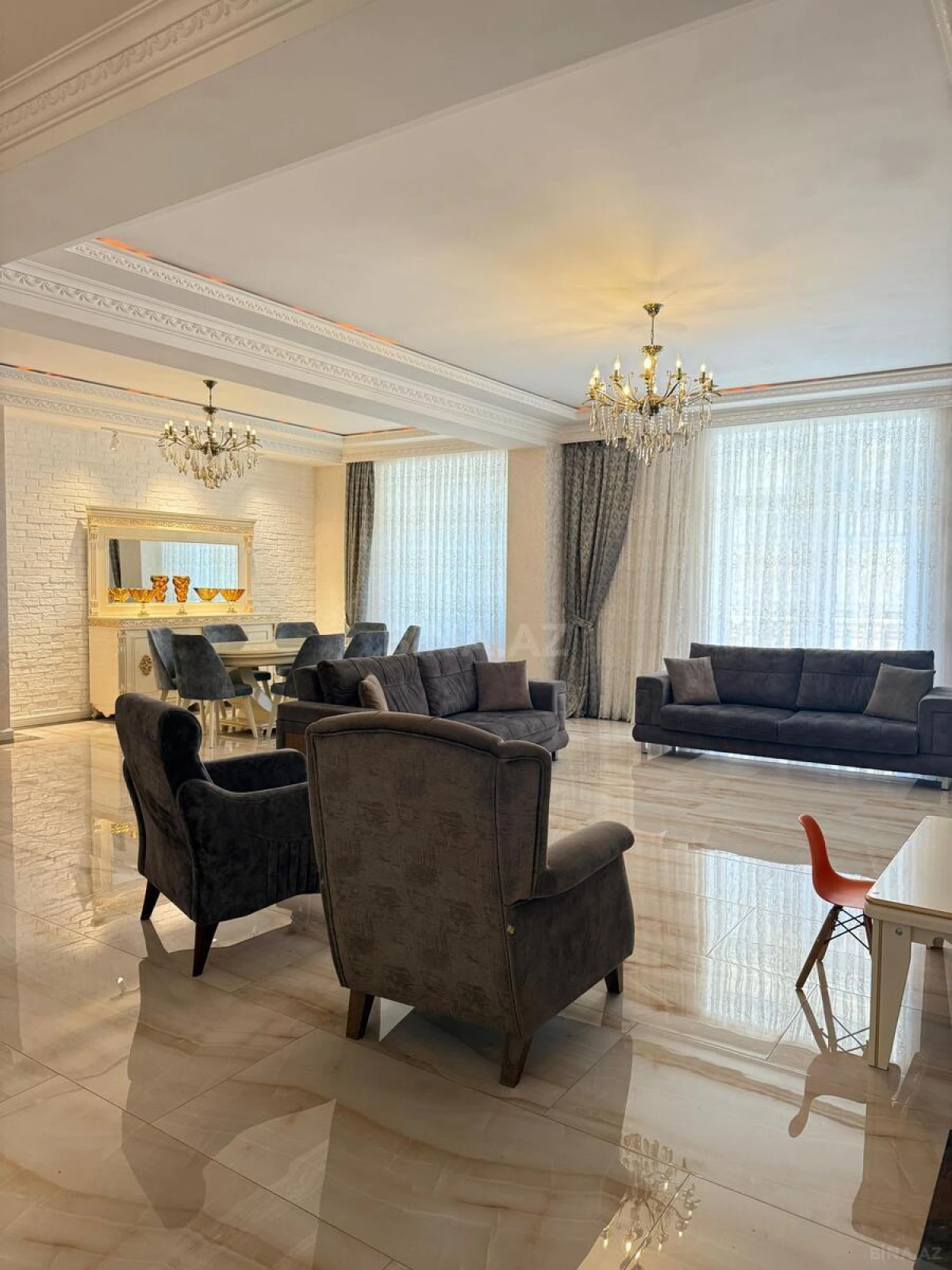 Kirayə verilir 4 otaqlı mənzil 210 m²