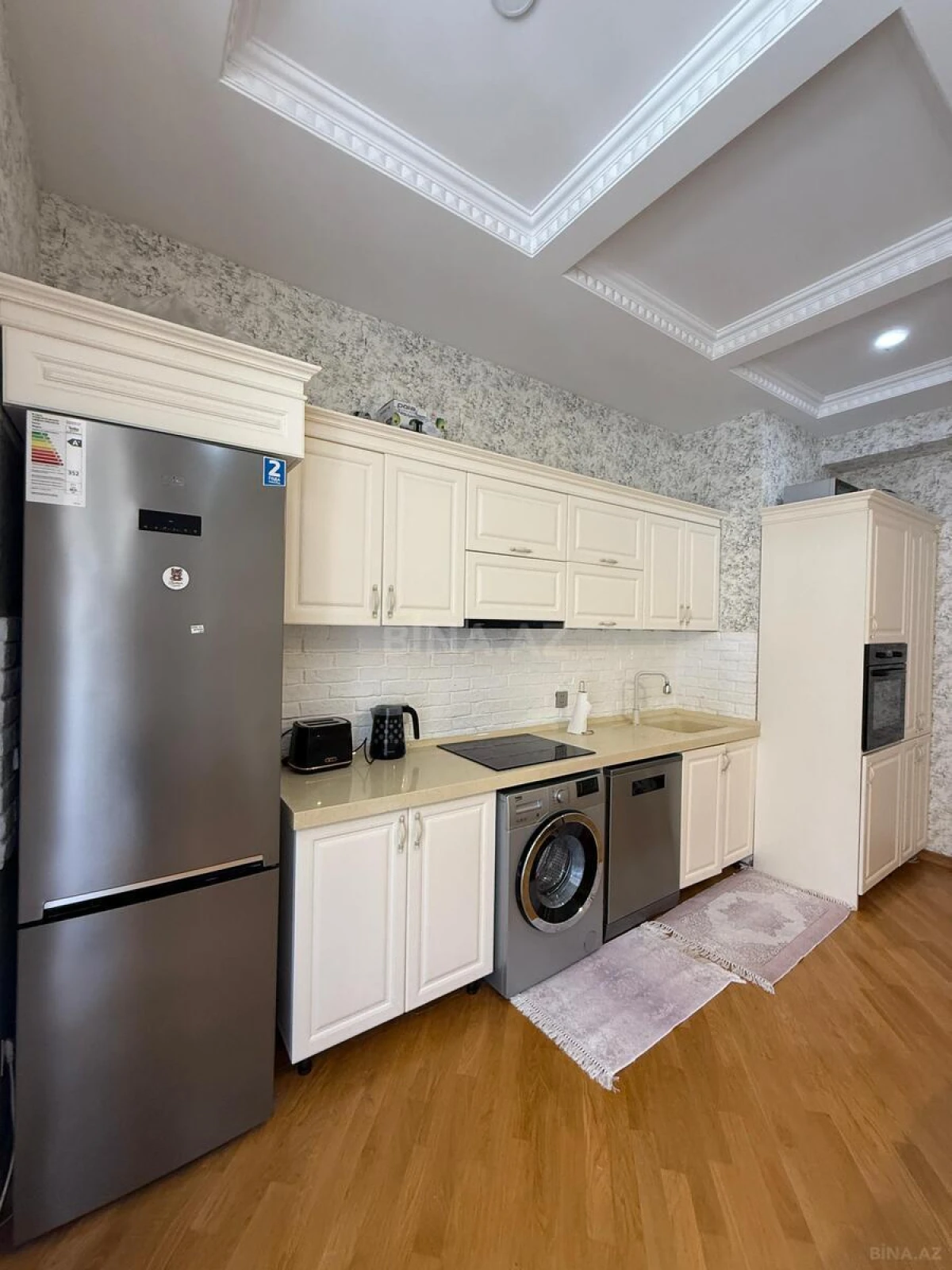 Kirayə verilir 4 otaqlı mənzil 210 m²