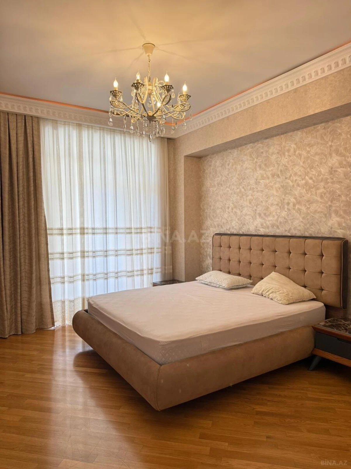 Kirayə verilir 4 otaqlı mənzil 210 m²