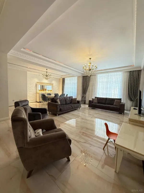 Kirayə verilir 4 otaqlı mənzil 210 m²