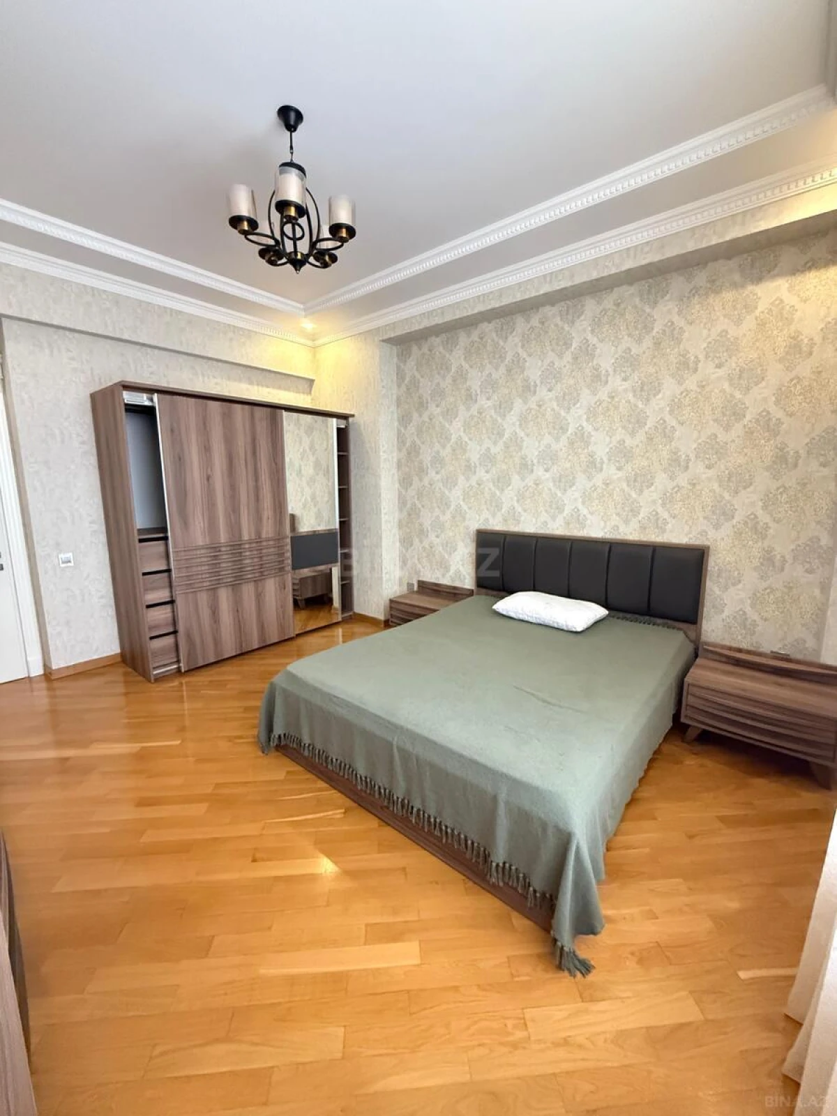 Kirayə verilir 4 otaqlı mənzil 210 m²