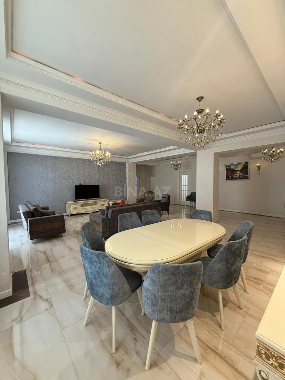 Kirayə verilir 4 otaqlı mənzil 210 m²