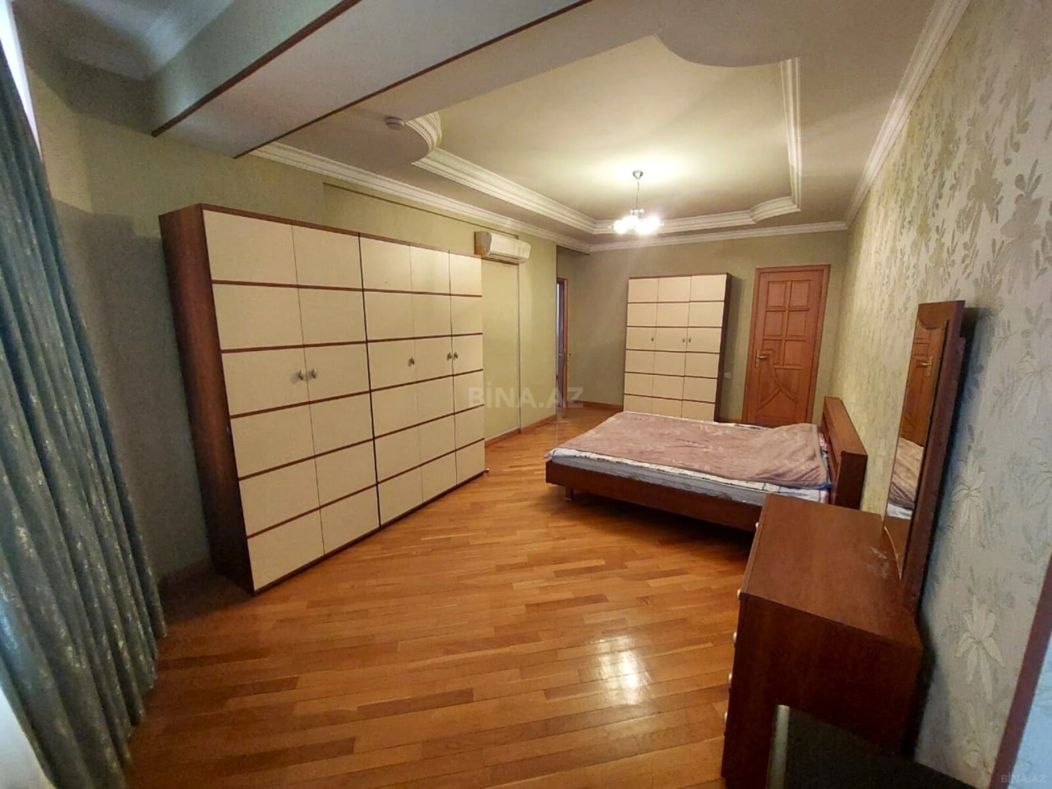 Kirayə verilir 4 otaqlı mənzil 215 m²