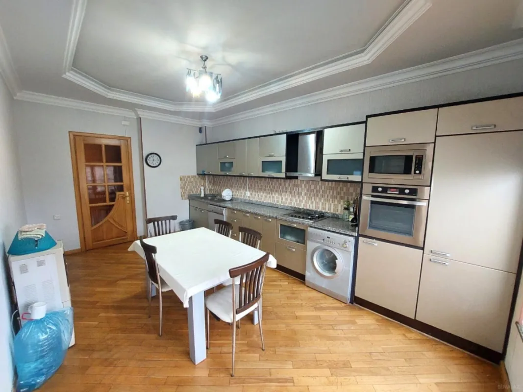 Kirayə verilir 4 otaqlı mənzil 215 m²