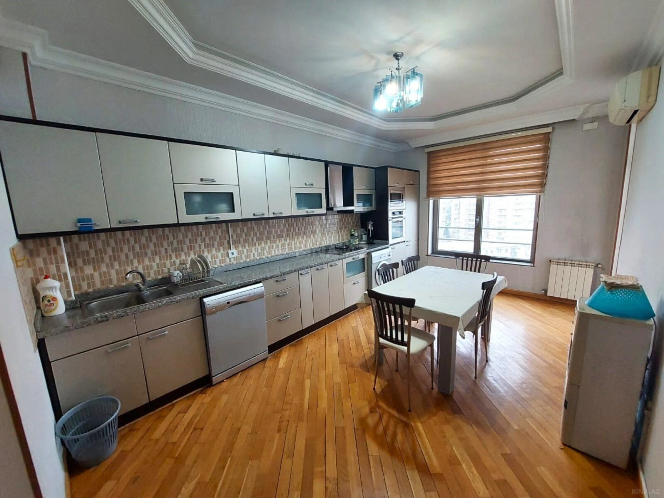 Kirayə verilir 4 otaqlı mənzil 215 m²