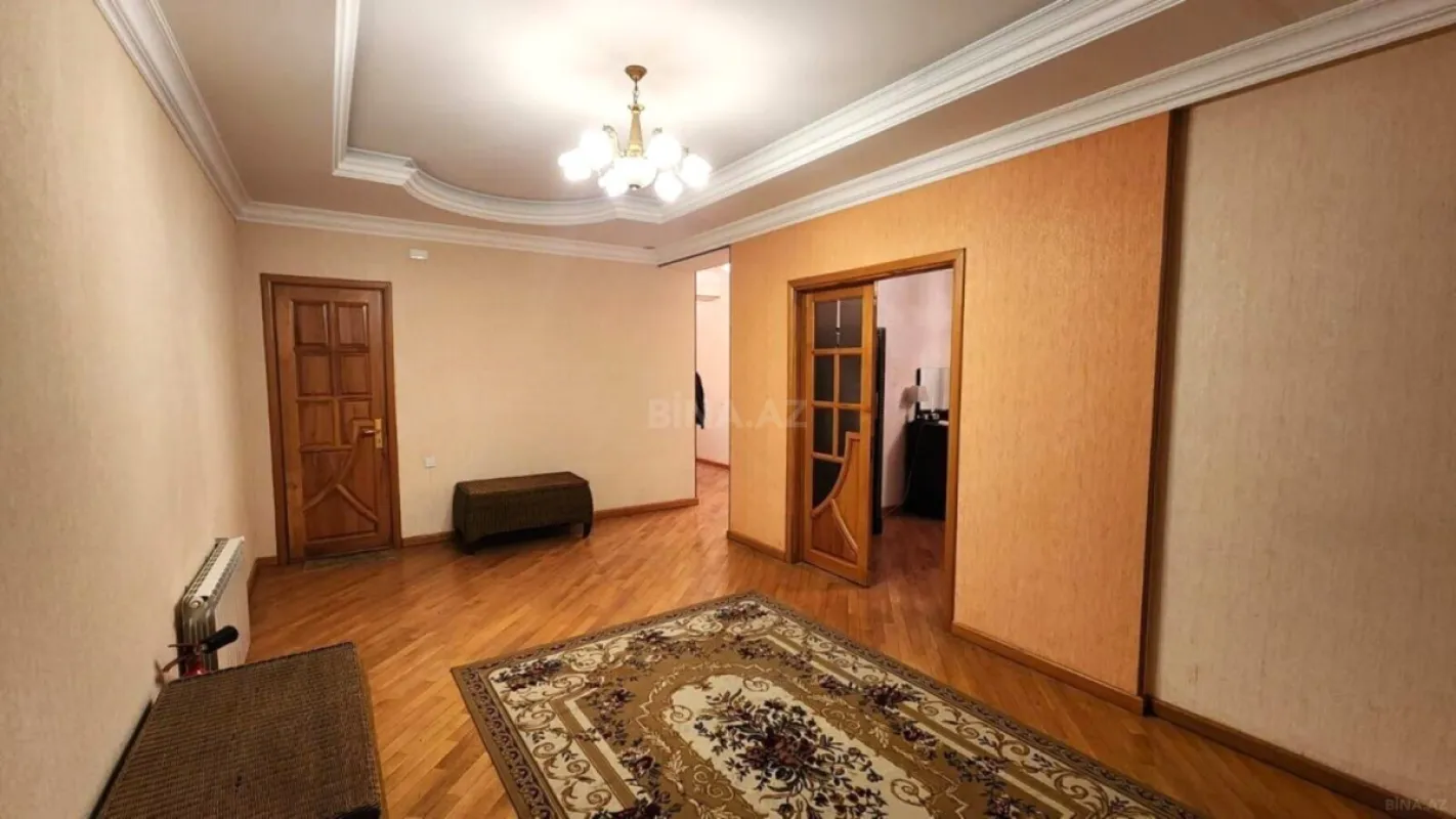 Kirayə verilir 4 otaqlı mənzil 215 m²