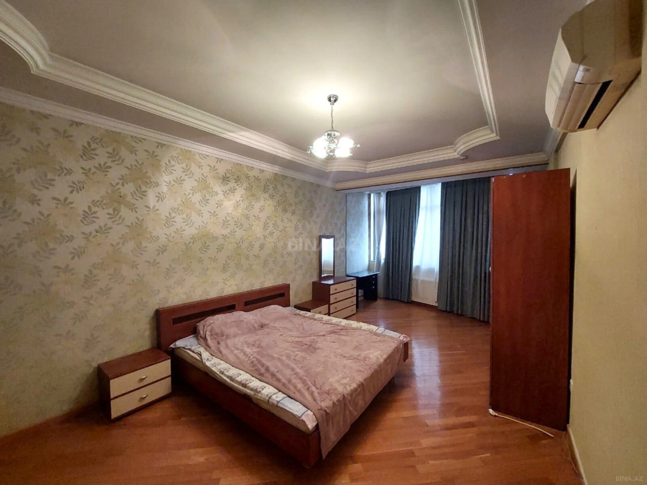 Kirayə verilir 4 otaqlı mənzil 215 m²