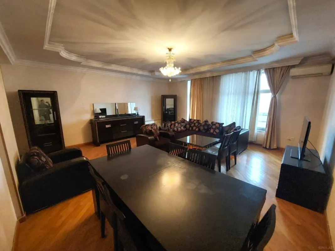 Kirayə verilir 4 otaqlı mənzil 215 m²