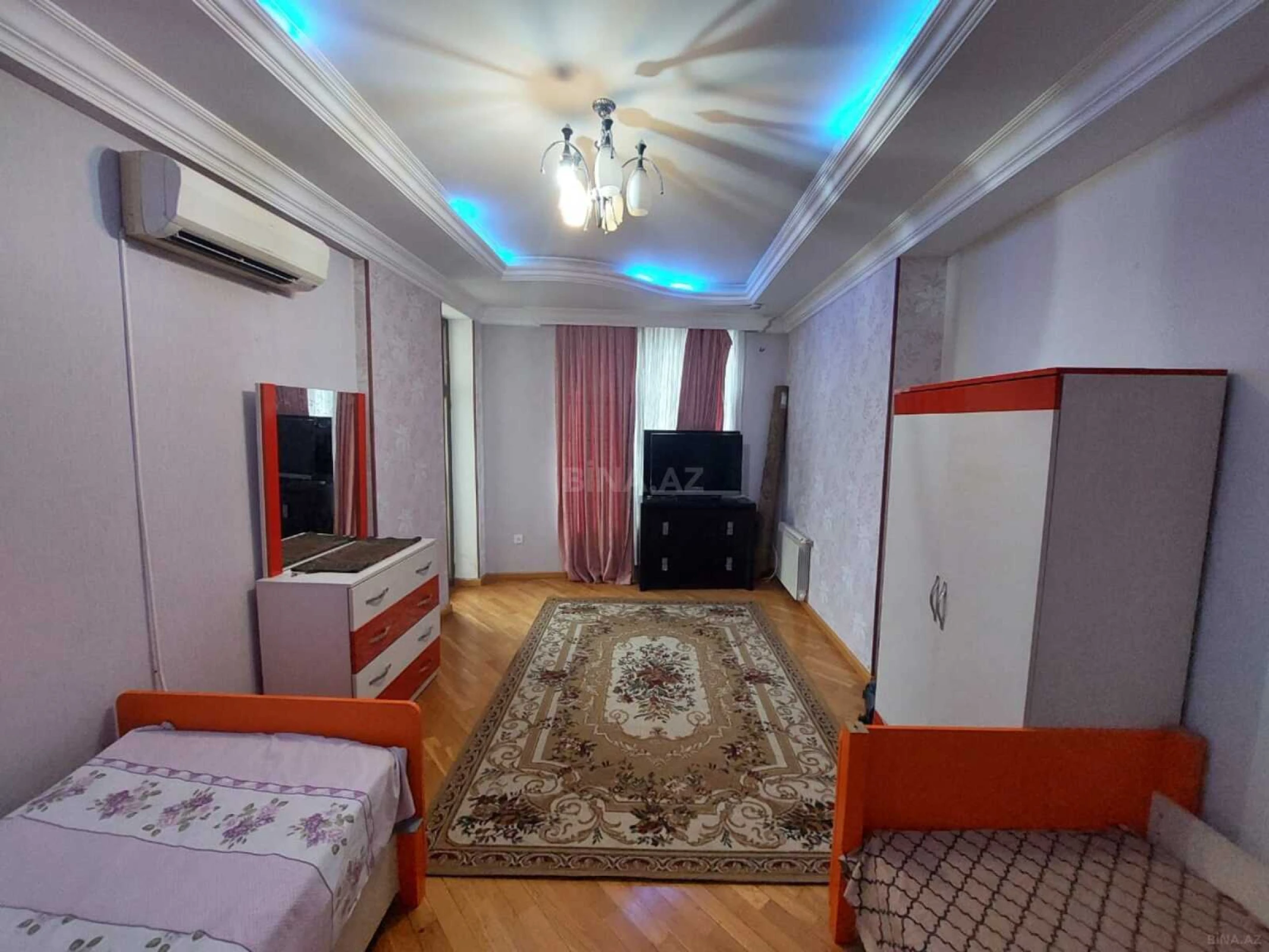 Kirayə verilir 4 otaqlı mənzil 215 m²